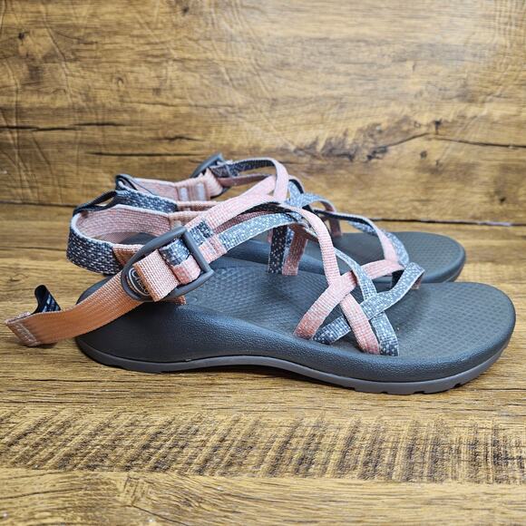 Chaco size 5 Juniors Grey Pink sandals adjustable straps hiking outdoor shoes - Picture 2 of 8